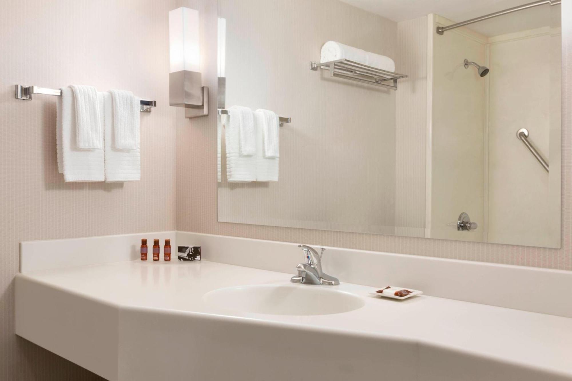 Delta Hotels By Marriott Saint John Room photo